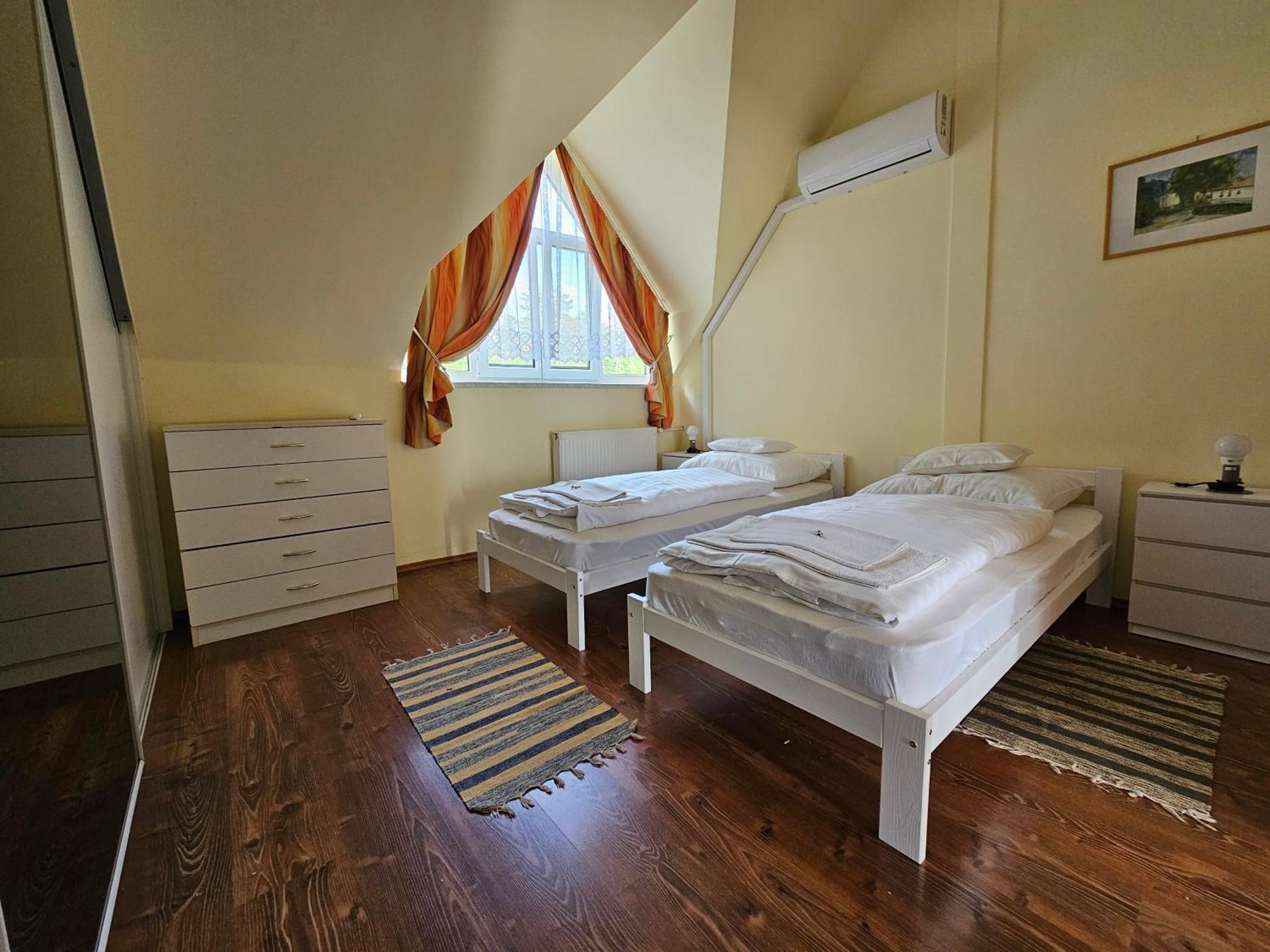 Hotel Parti Panzió Tata Exterior foto