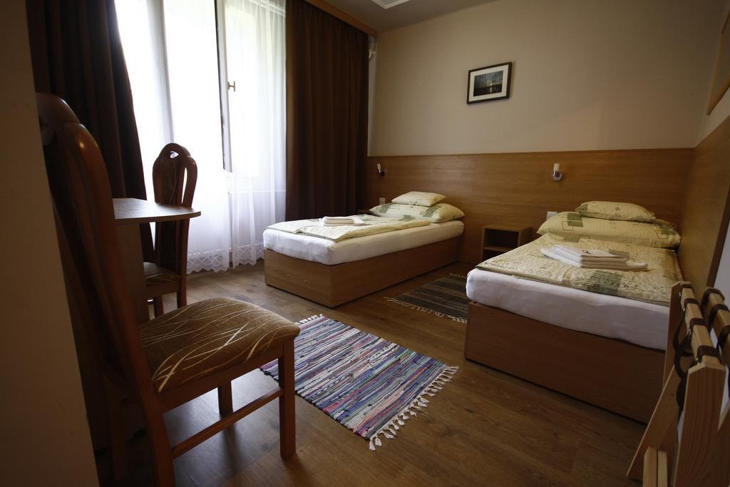 Hotel Parti Panzió Tata Exterior foto