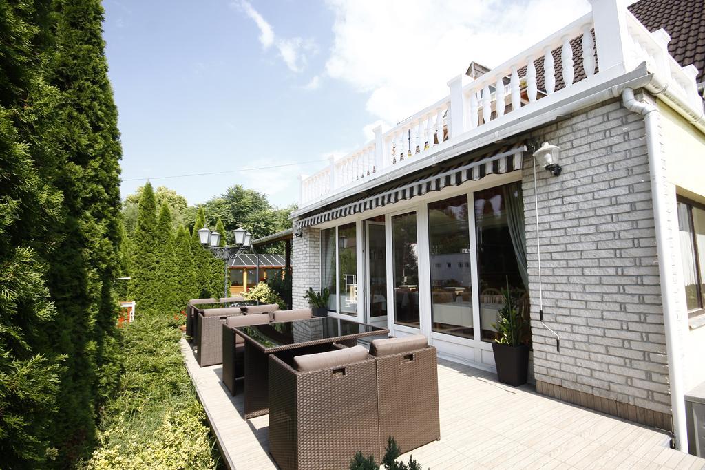 Hotel Parti Panzió Tata Exterior foto